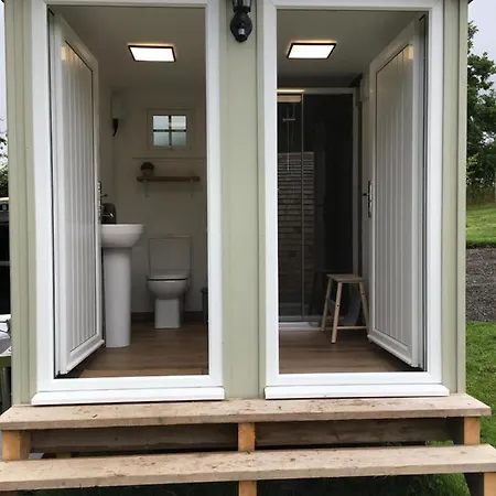 Camping Alder Pod, Clay Bank Huts